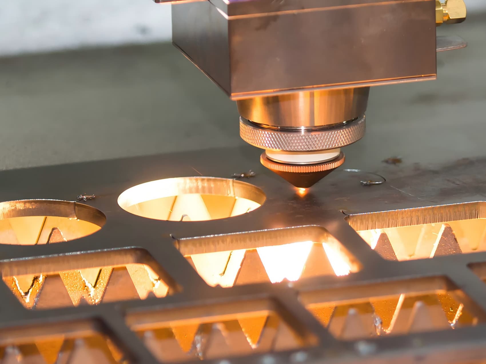 Comparison of laser cut and stamped metal bracket parts for manufacturing selection